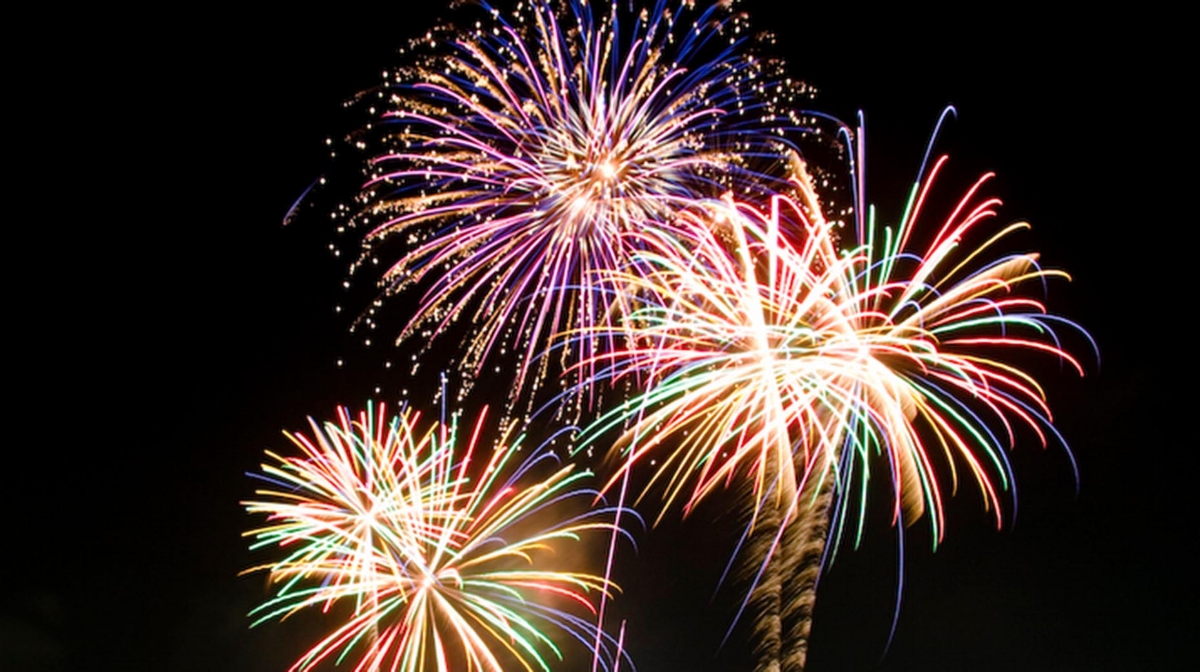 Free-New-Year-Fireworks.jpg